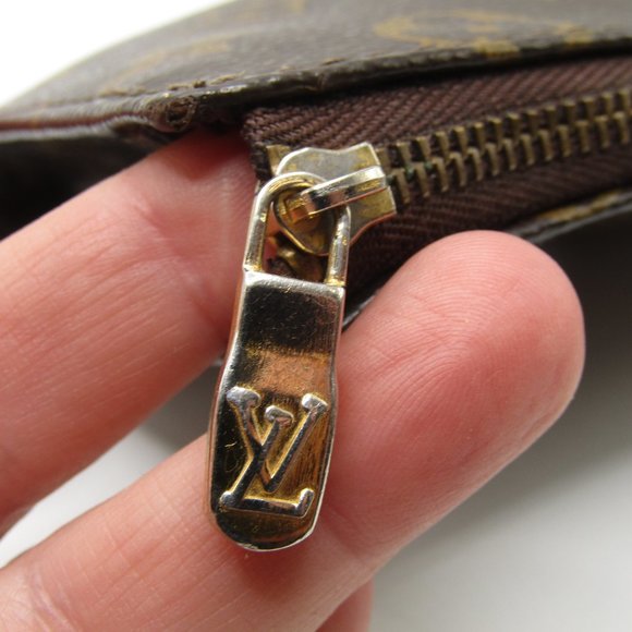 Louis Vuitton Zip Toiletry Bag Signature Canvas - Fair Condition - Picture 4 of 11